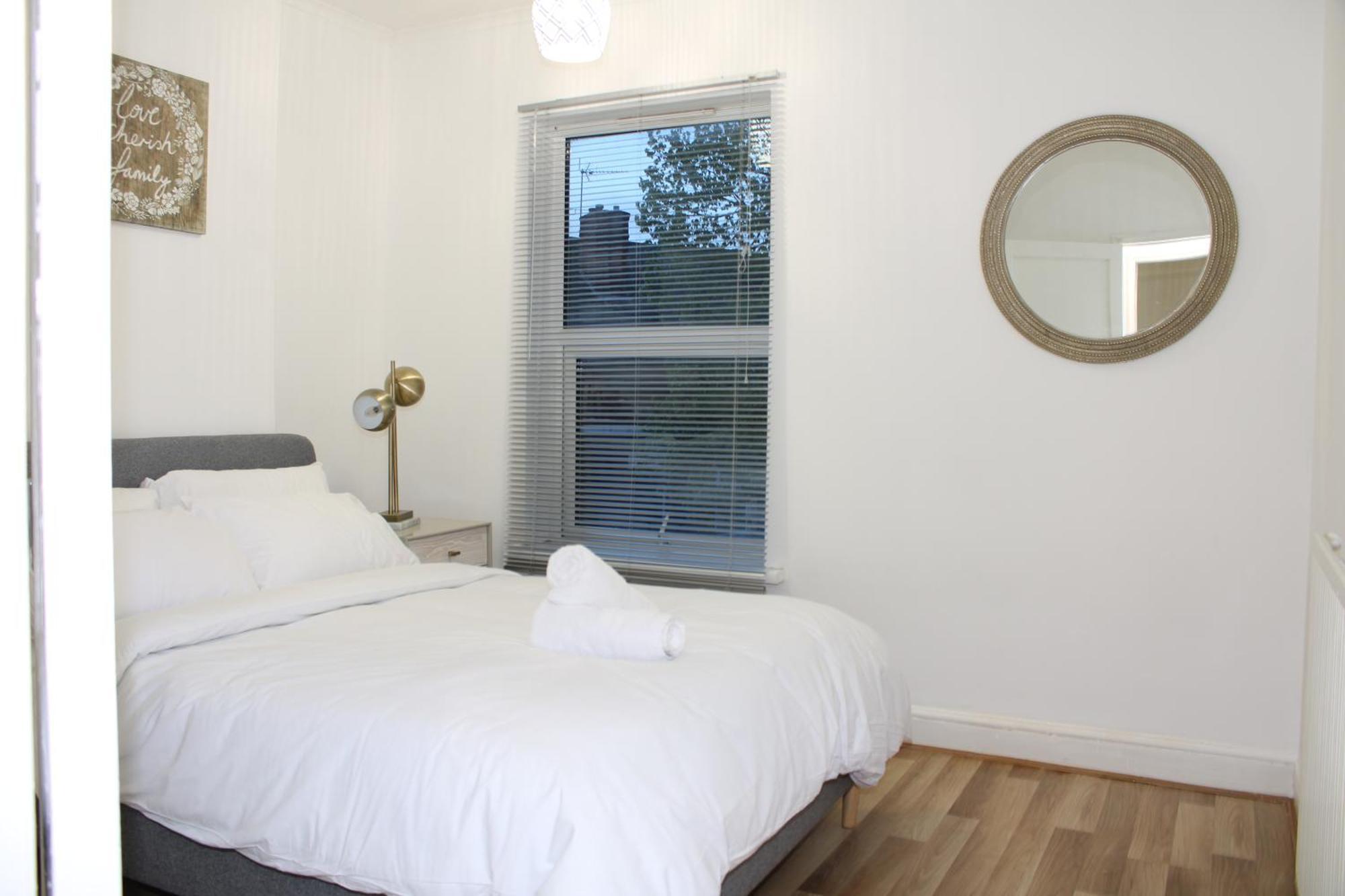 F2S Serviced Apartments 2Bedroom Terrace House With Free Wifi Netflix Suitable For Contractors Walking Distance To Train Station ดาร์บี ภายนอก รูปภาพ