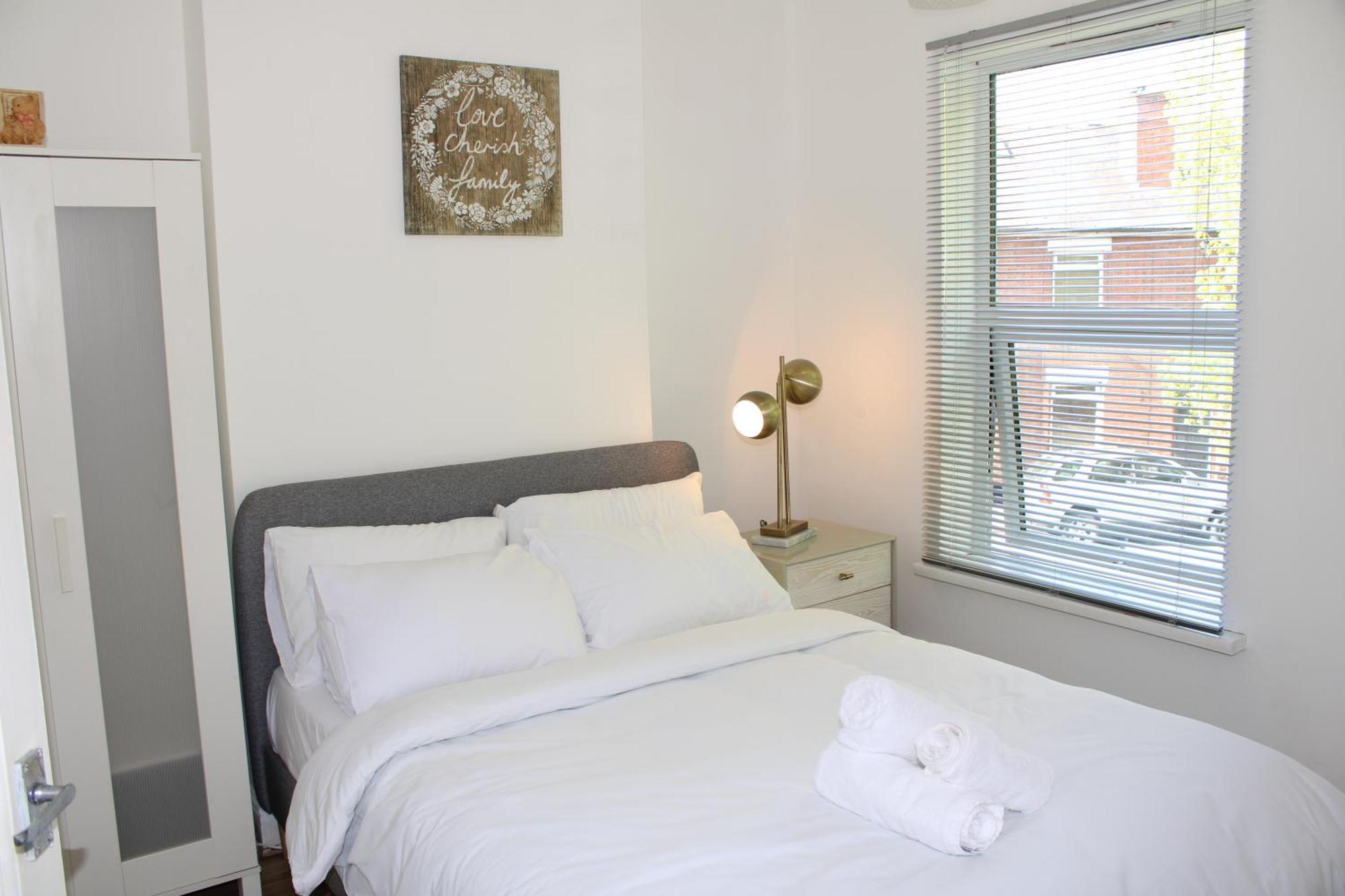 F2S Serviced Apartments 2Bedroom Terrace House With Free Wifi Netflix Suitable For Contractors Walking Distance To Train Station ดาร์บี ภายนอก รูปภาพ