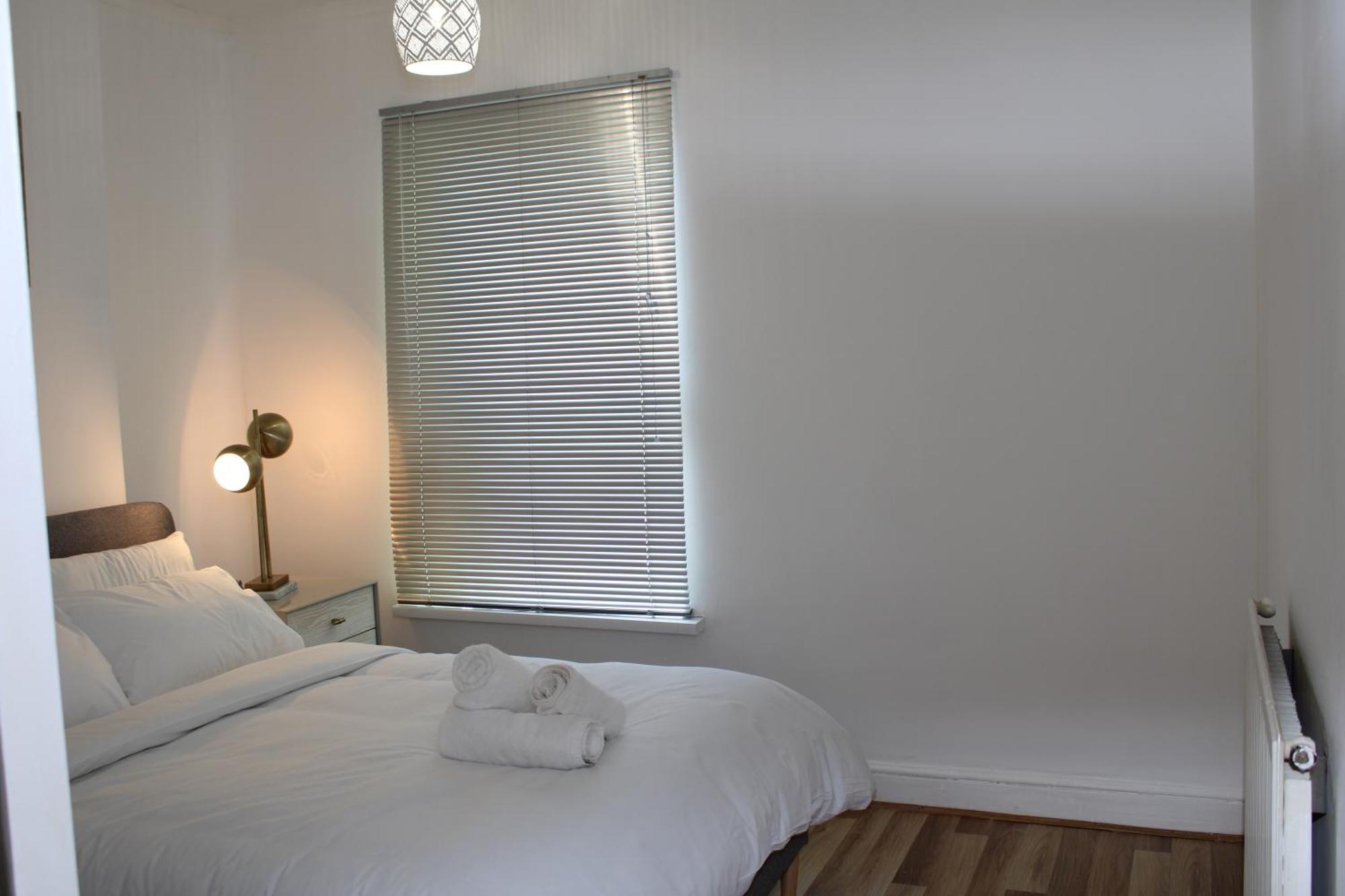 F2S Serviced Apartments 2Bedroom Terrace House With Free Wifi Netflix Suitable For Contractors Walking Distance To Train Station ดาร์บี ภายนอก รูปภาพ