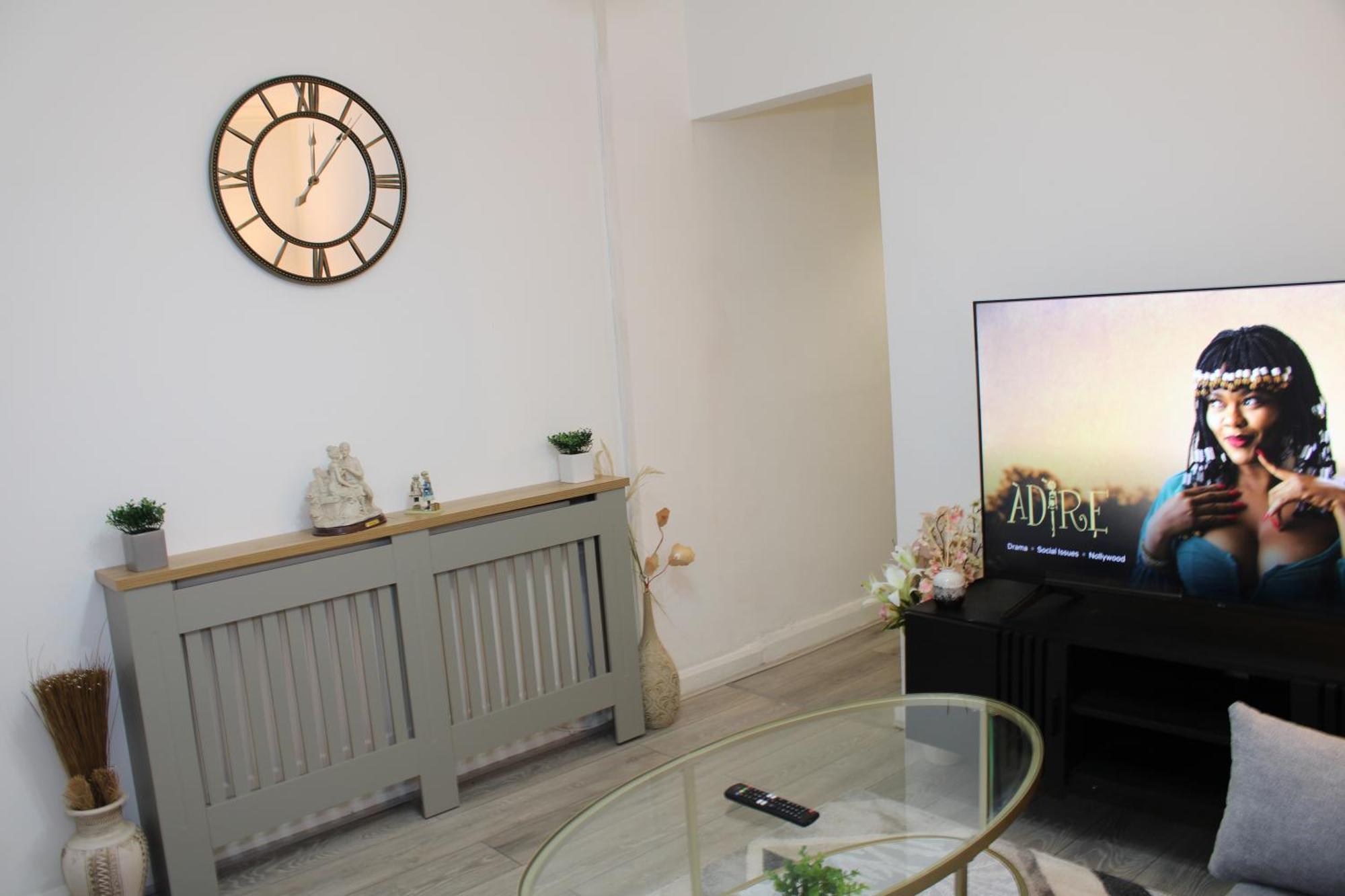 F2S Serviced Apartments 2Bedroom Terrace House With Free Wifi Netflix Suitable For Contractors Walking Distance To Train Station ดาร์บี ภายนอก รูปภาพ
