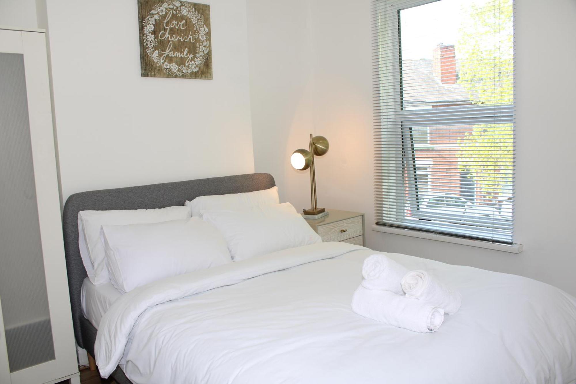 F2S Serviced Apartments 2Bedroom Terrace House With Free Wifi Netflix Suitable For Contractors Walking Distance To Train Station ดาร์บี ภายนอก รูปภาพ
