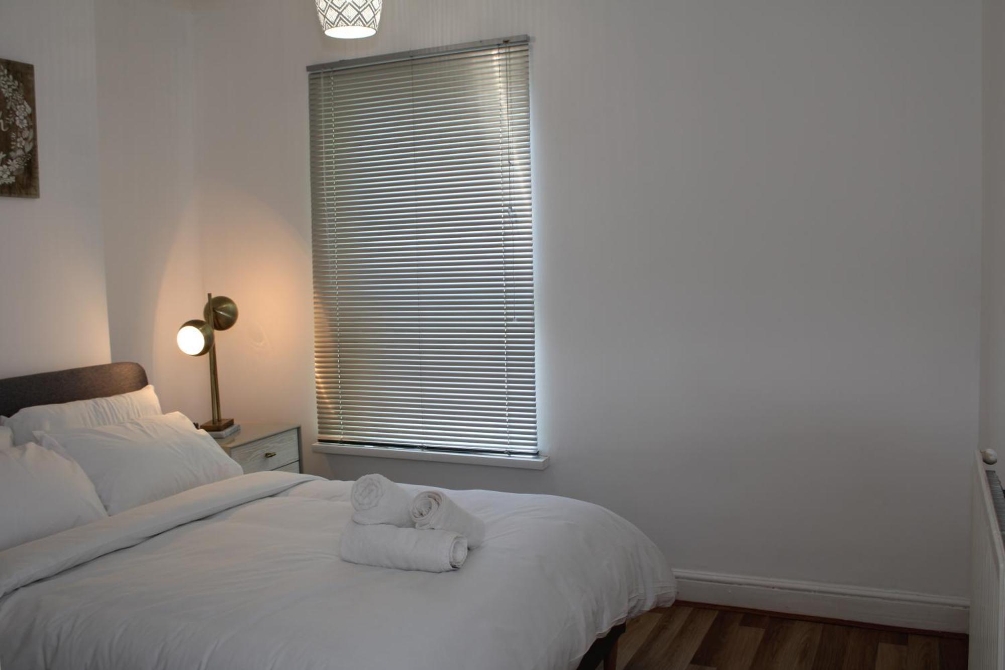 F2S Serviced Apartments 2Bedroom Terrace House With Free Wifi Netflix Suitable For Contractors Walking Distance To Train Station ดาร์บี ภายนอก รูปภาพ