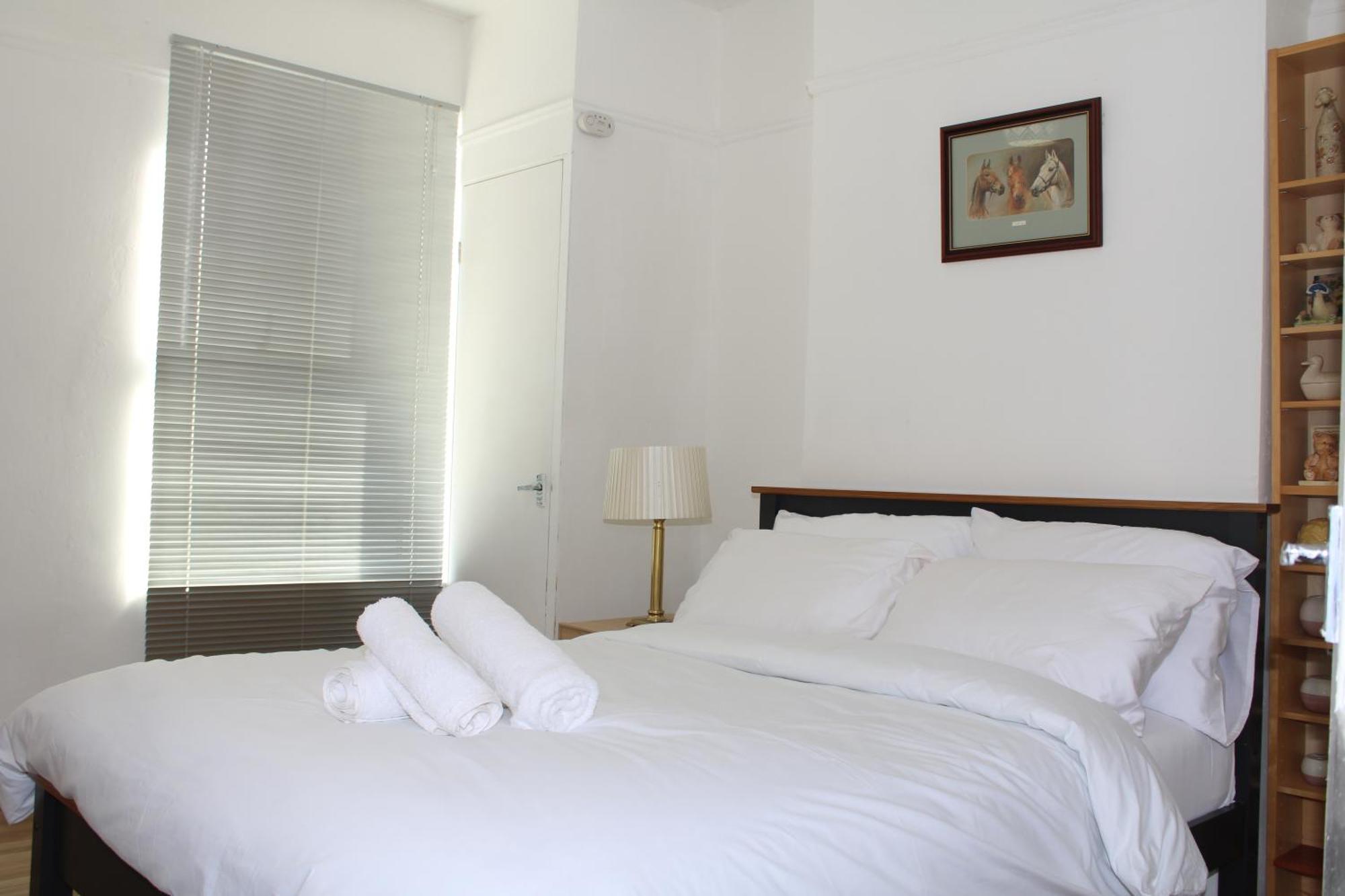F2S Serviced Apartments 2Bedroom Terrace House With Free Wifi Netflix Suitable For Contractors Walking Distance To Train Station ดาร์บี ภายนอก รูปภาพ