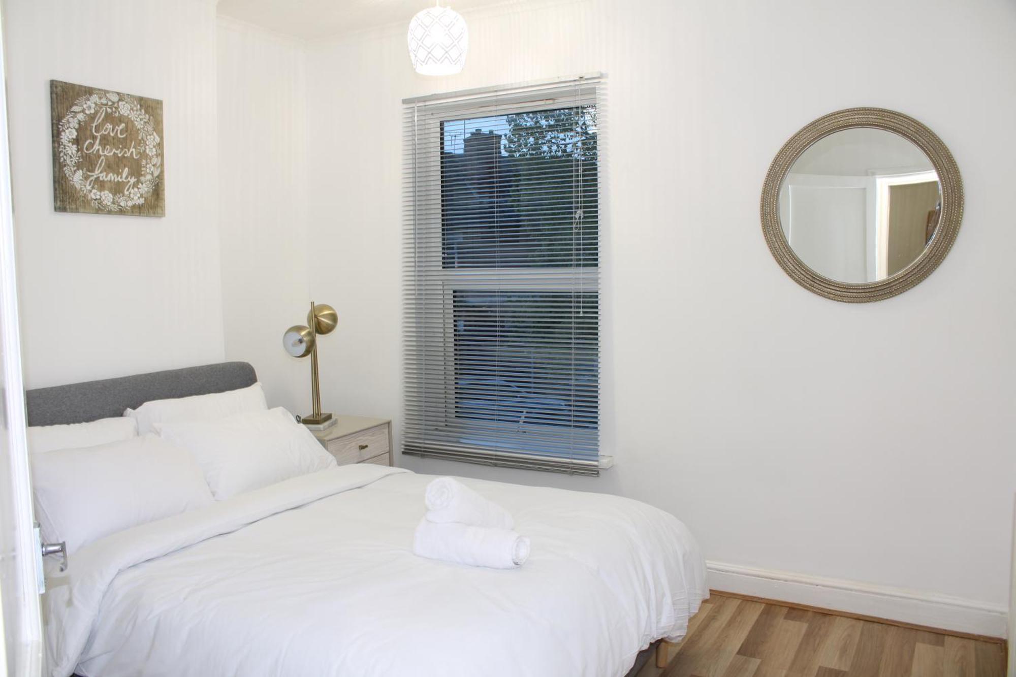 F2S Serviced Apartments 2Bedroom Terrace House With Free Wifi Netflix Suitable For Contractors Walking Distance To Train Station ดาร์บี ภายนอก รูปภาพ