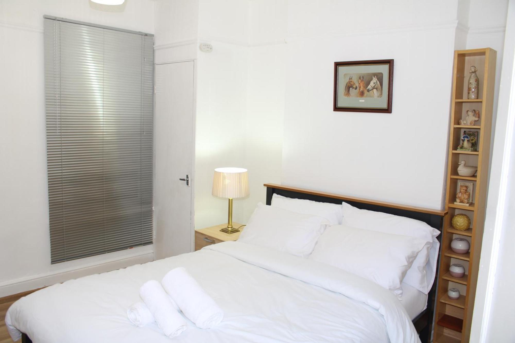 F2S Serviced Apartments 2Bedroom Terrace House With Free Wifi Netflix Suitable For Contractors Walking Distance To Train Station ดาร์บี ภายนอก รูปภาพ