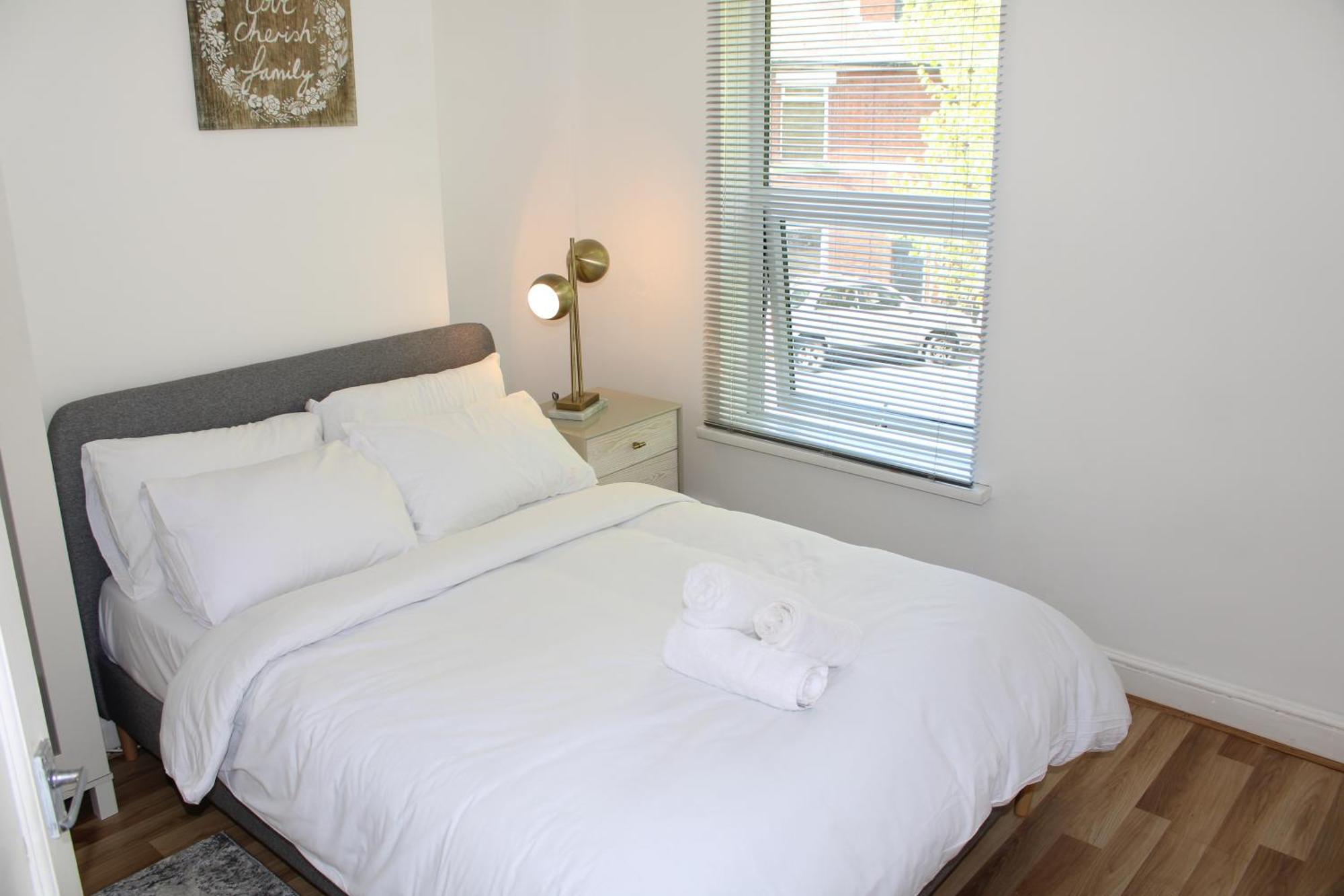 F2S Serviced Apartments 2Bedroom Terrace House With Free Wifi Netflix Suitable For Contractors Walking Distance To Train Station ดาร์บี ภายนอก รูปภาพ