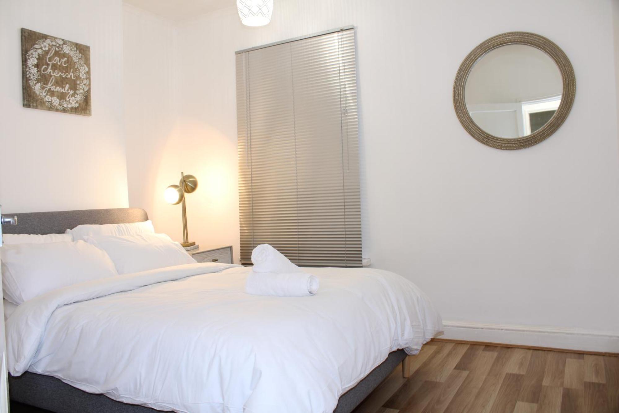 F2S Serviced Apartments 2Bedroom Terrace House With Free Wifi Netflix Suitable For Contractors Walking Distance To Train Station ดาร์บี ภายนอก รูปภาพ