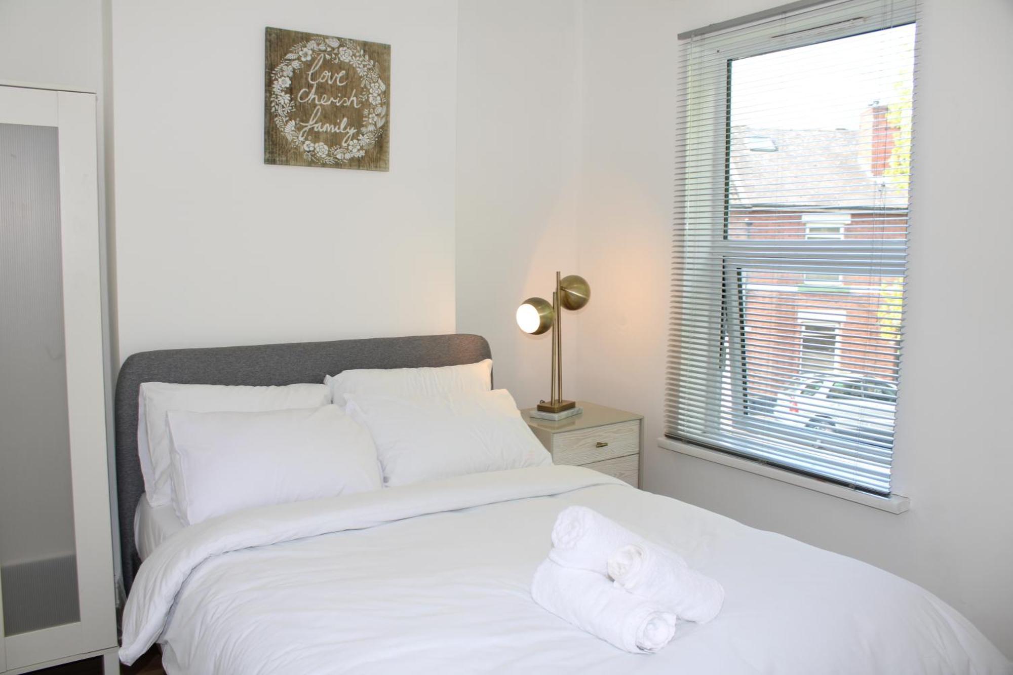 F2S Serviced Apartments 2Bedroom Terrace House With Free Wifi Netflix Suitable For Contractors Walking Distance To Train Station ดาร์บี ภายนอก รูปภาพ