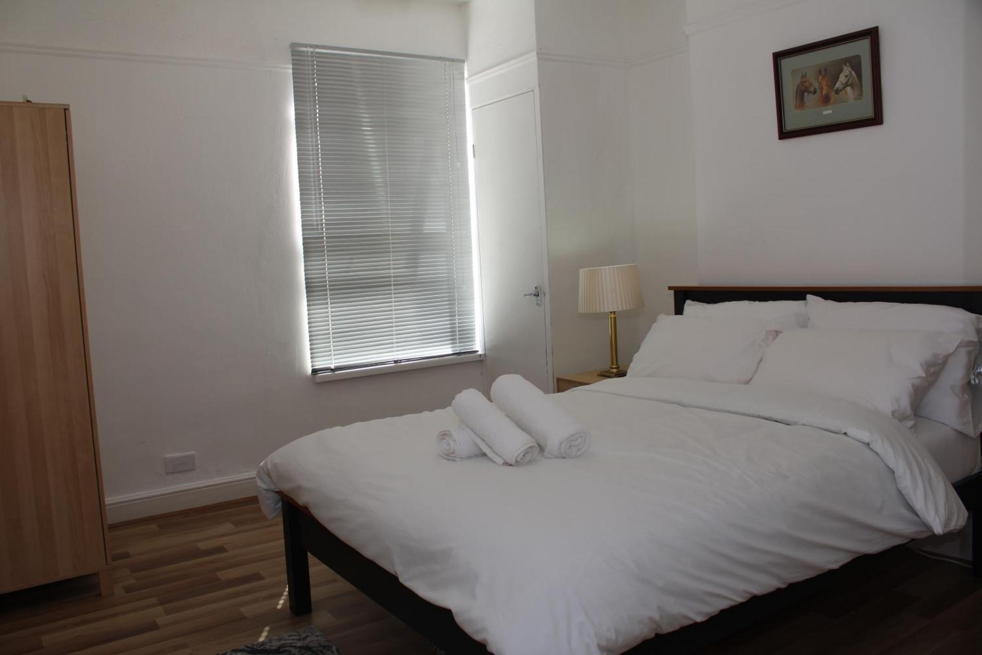 F2S Serviced Apartments 2Bedroom Terrace House With Free Wifi Netflix Suitable For Contractors Walking Distance To Train Station ดาร์บี ภายนอก รูปภาพ