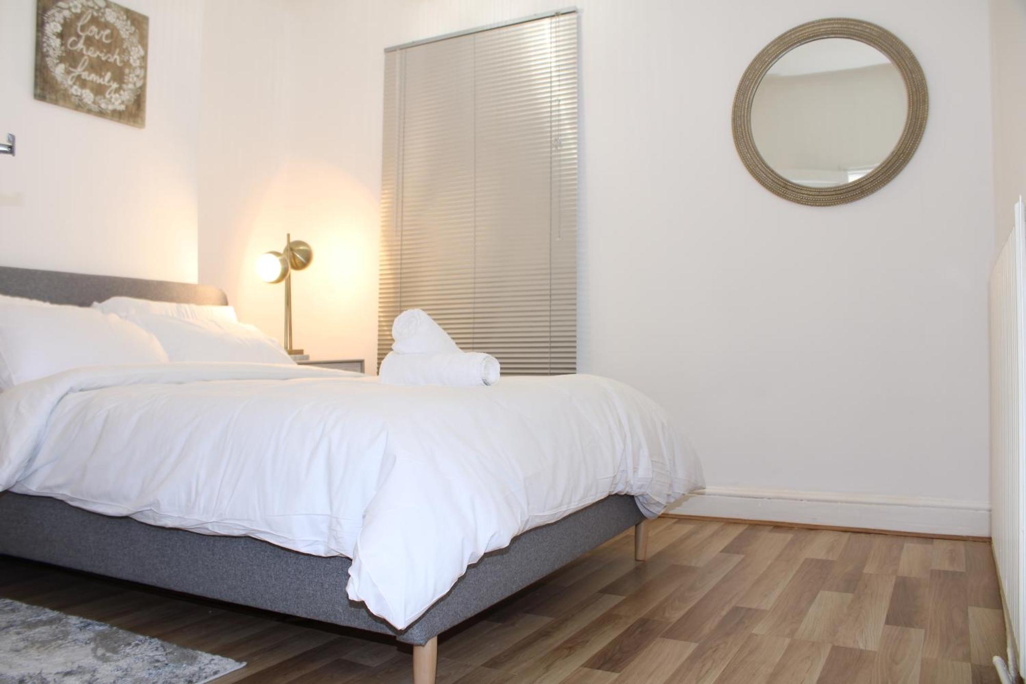 F2S Serviced Apartments 2Bedroom Terrace House With Free Wifi Netflix Suitable For Contractors Walking Distance To Train Station ดาร์บี ภายนอก รูปภาพ