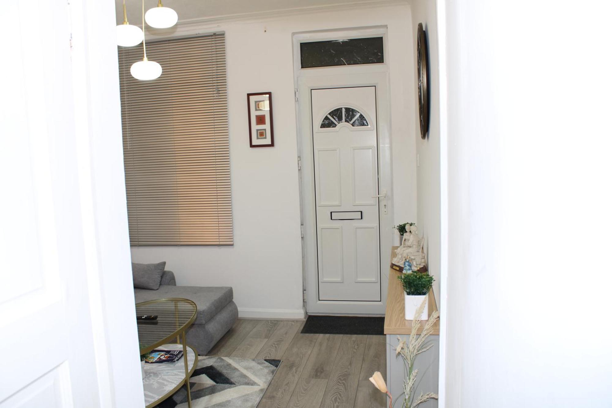 F2S Serviced Apartments 2Bedroom Terrace House With Free Wifi Netflix Suitable For Contractors Walking Distance To Train Station ดาร์บี ภายนอก รูปภาพ