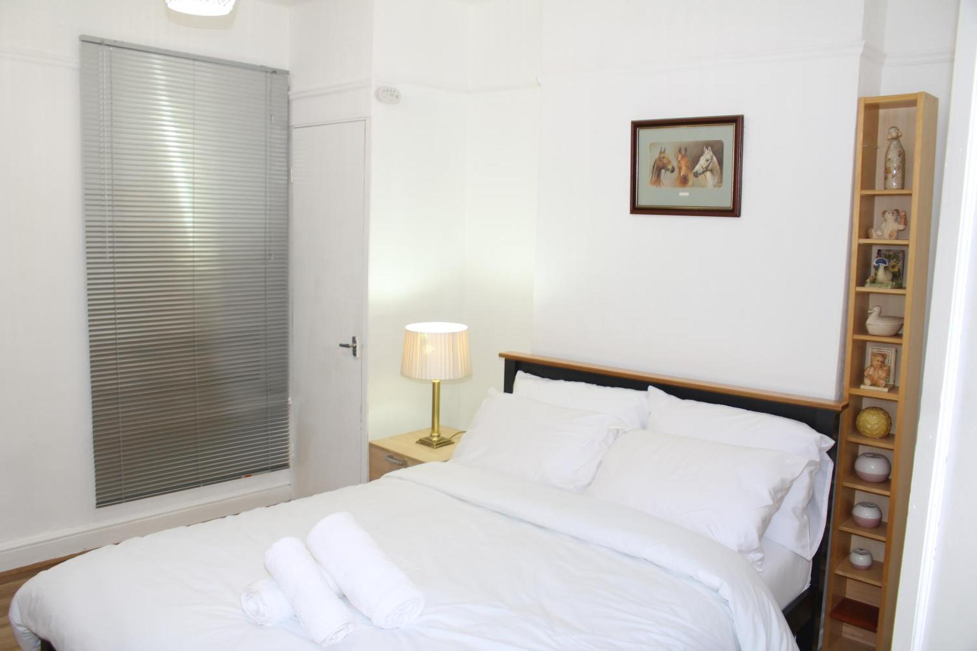 F2S Serviced Apartments 2Bedroom Terrace House With Free Wifi Netflix Suitable For Contractors Walking Distance To Train Station ดาร์บี ภายนอก รูปภาพ