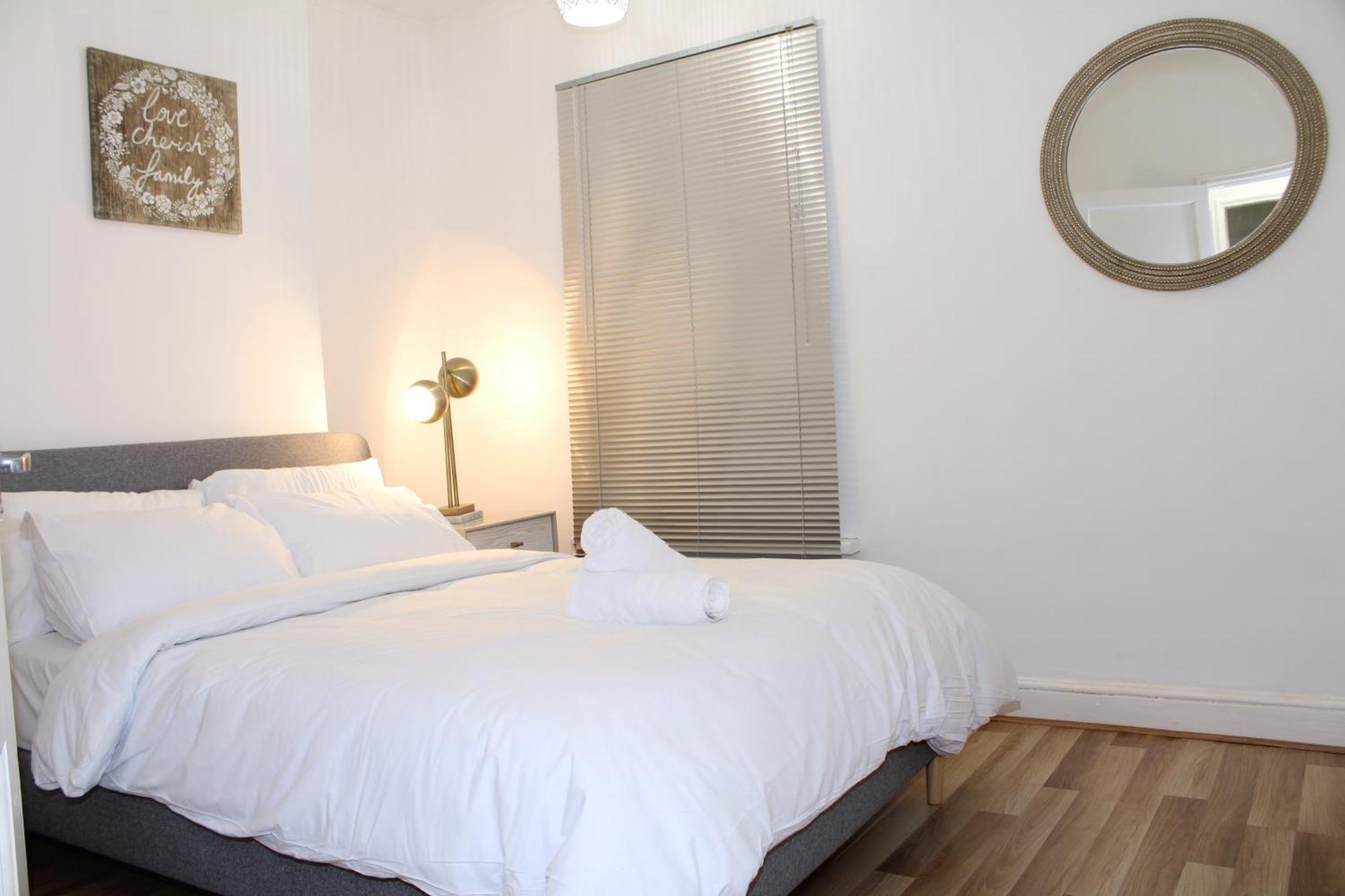 F2S Serviced Apartments 2Bedroom Terrace House With Free Wifi Netflix Suitable For Contractors Walking Distance To Train Station ดาร์บี ภายนอก รูปภาพ