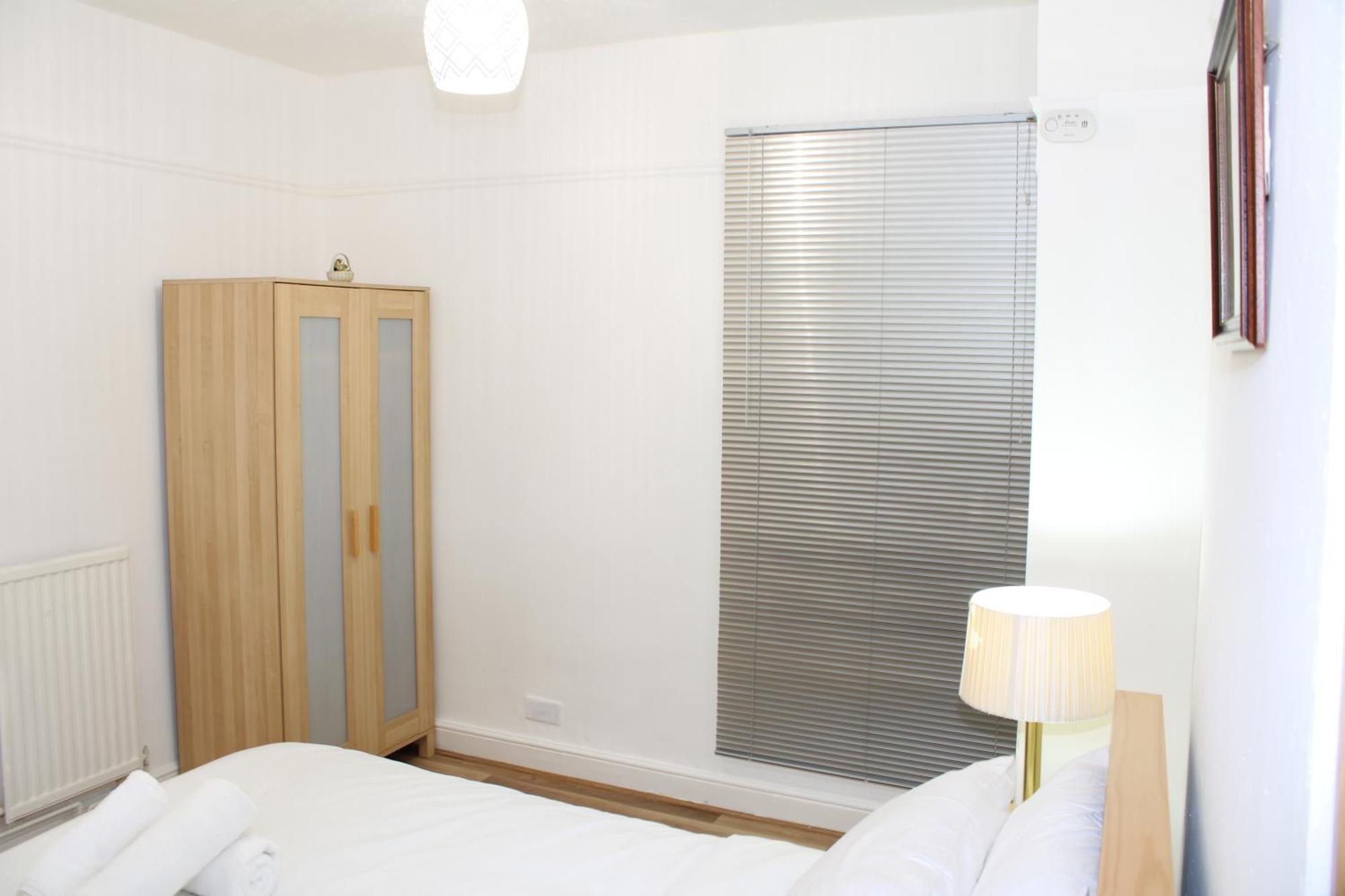 F2S Serviced Apartments 2Bedroom Terrace House With Free Wifi Netflix Suitable For Contractors Walking Distance To Train Station ดาร์บี ภายนอก รูปภาพ