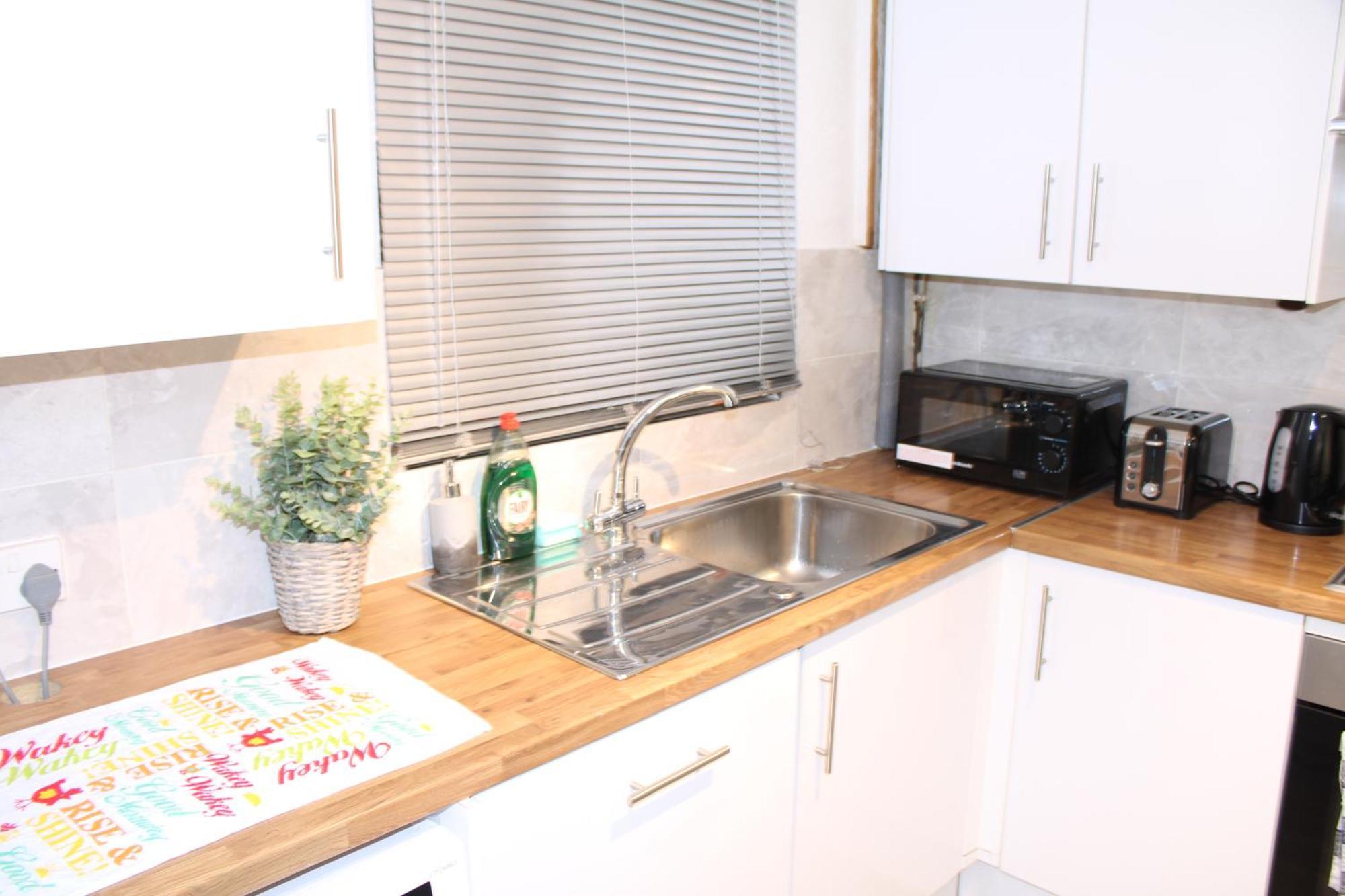 F2S Serviced Apartments 2Bedroom Terrace House With Free Wifi Netflix Suitable For Contractors Walking Distance To Train Station ดาร์บี ภายนอก รูปภาพ