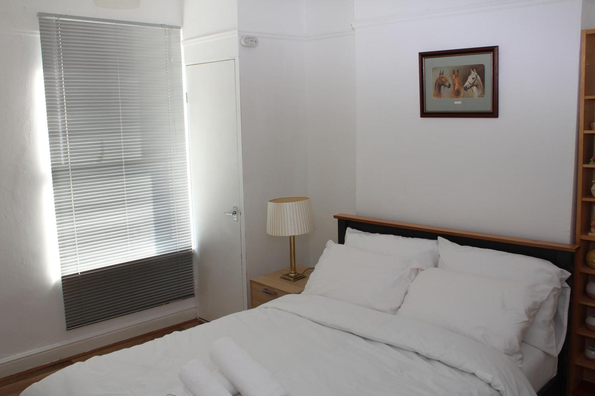 F2S Serviced Apartments 2Bedroom Terrace House With Free Wifi Netflix Suitable For Contractors Walking Distance To Train Station ดาร์บี ภายนอก รูปภาพ