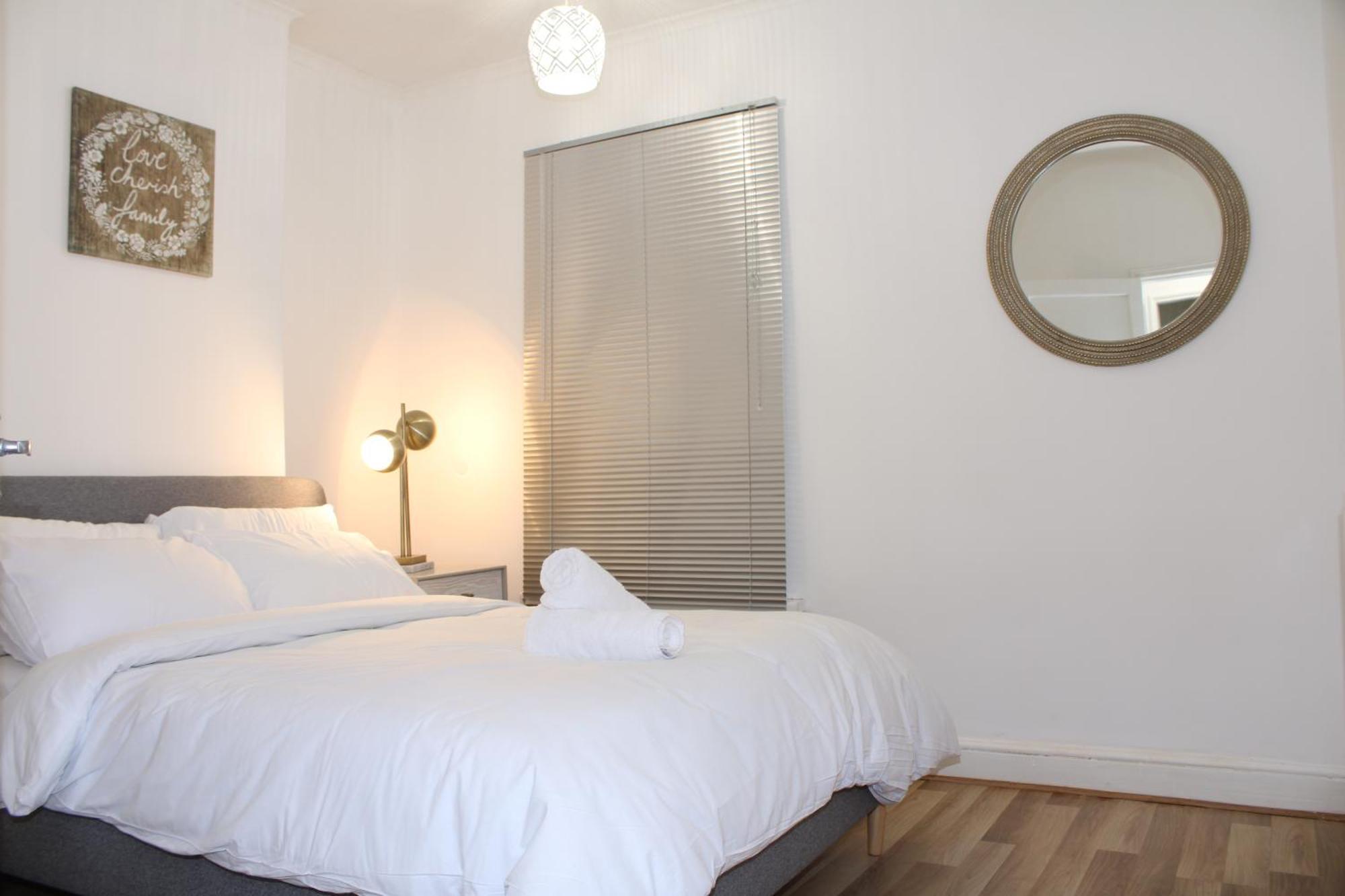 F2S Serviced Apartments 2Bedroom Terrace House With Free Wifi Netflix Suitable For Contractors Walking Distance To Train Station ดาร์บี ภายนอก รูปภาพ